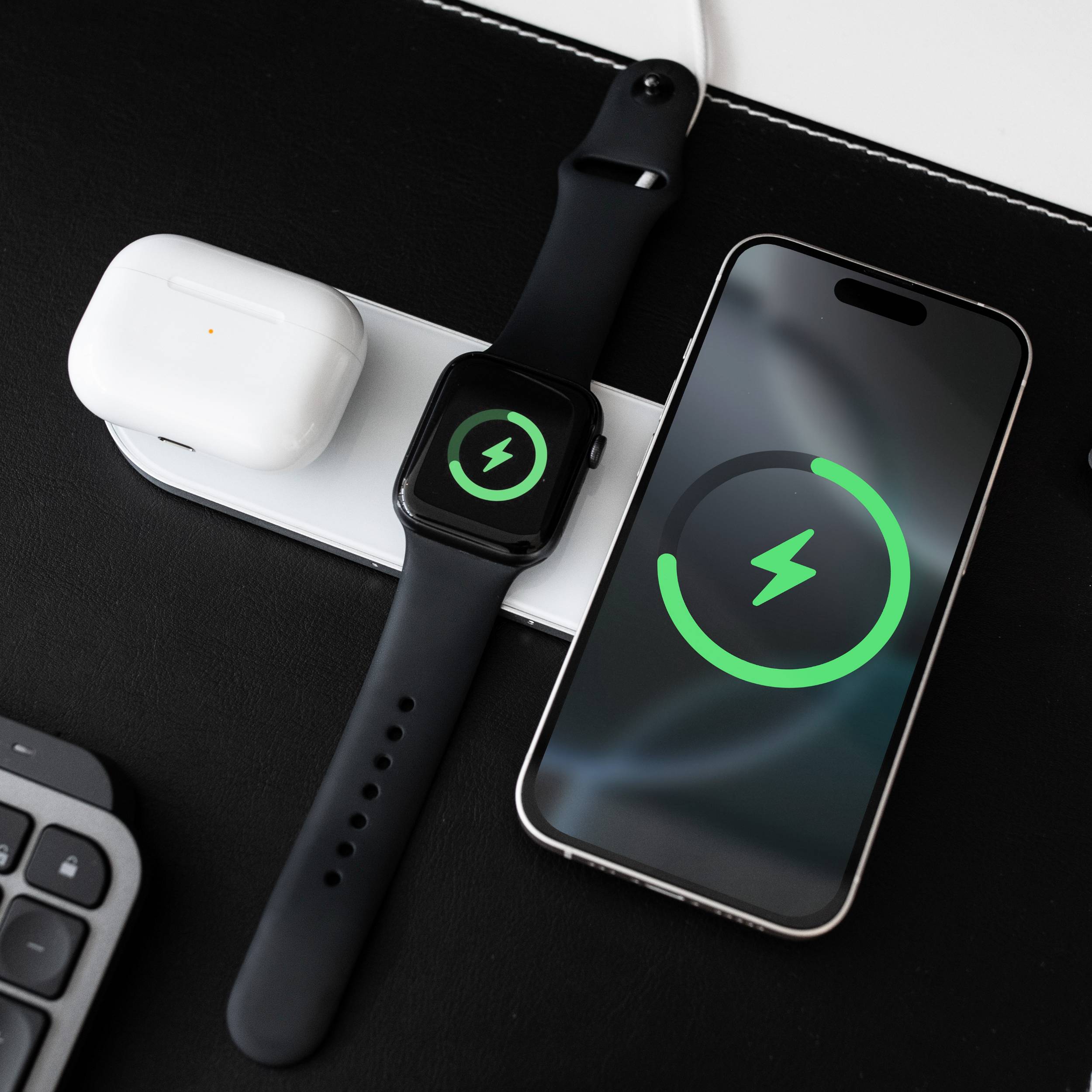 Aura Home – kabellose 3in1 Lade-Station für iPhone, AirPods & Apple Watch mit Magnetfunktion