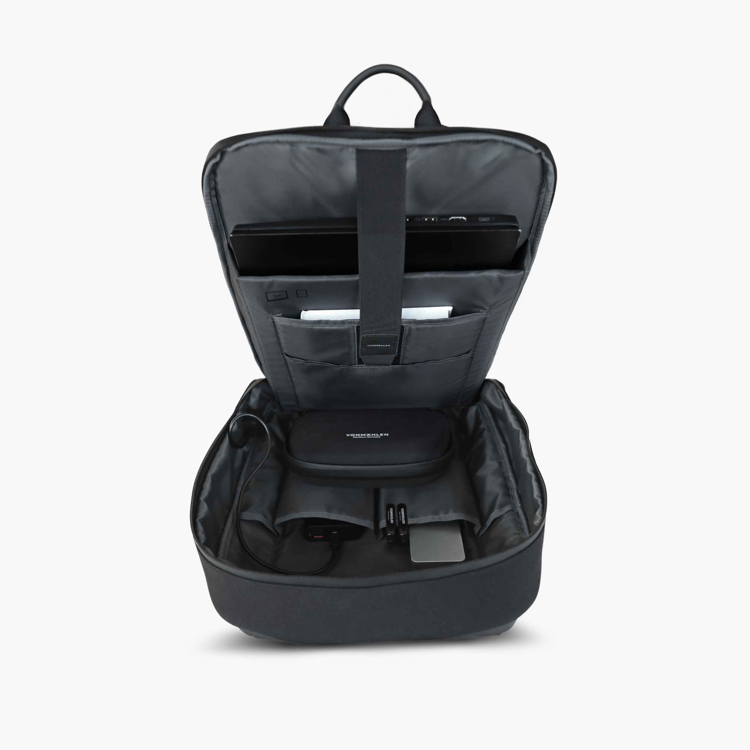 Horizon Tech-Bag mit USB-C Anschluss, recycelten Materialien & geräumigem Laptopfach