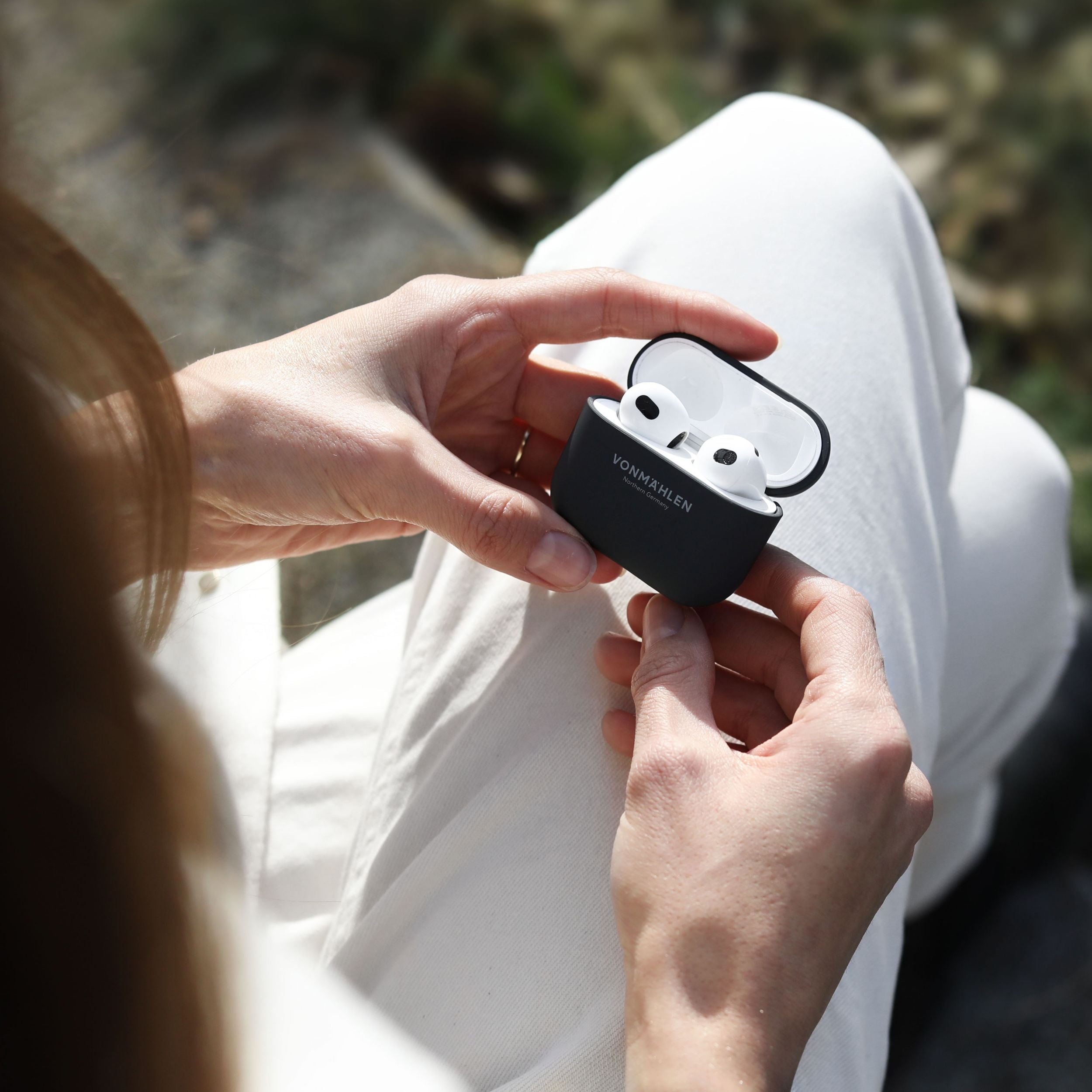 Thin Case – ultradünne AirPods-Schutzhülle aus recyceltem Material mit kabelloser Ladefunktion