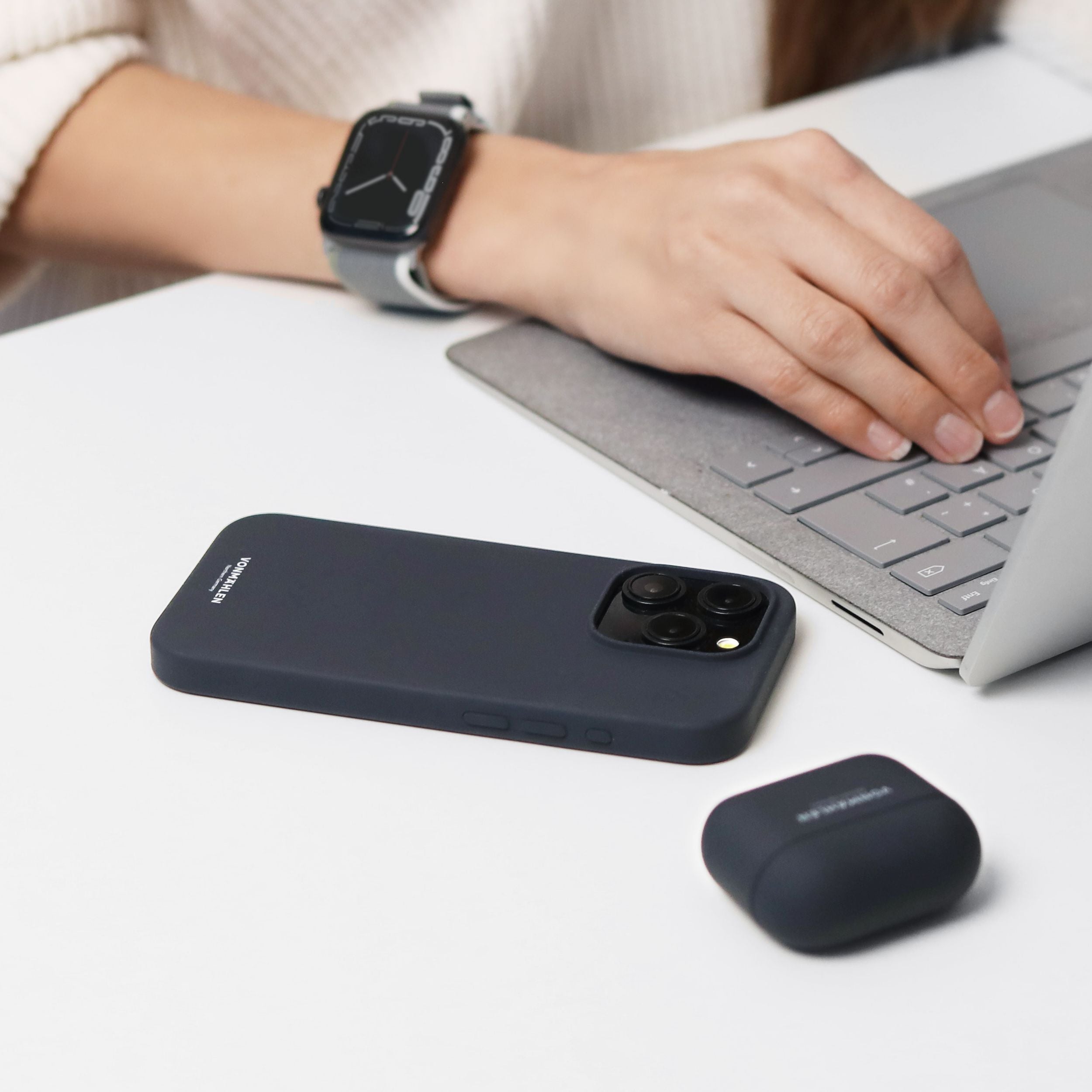 Soft Silicone Case – nachhaltige Silikonhülle mit Mikrofaser-Innenfutter und MagSafe für iPhone