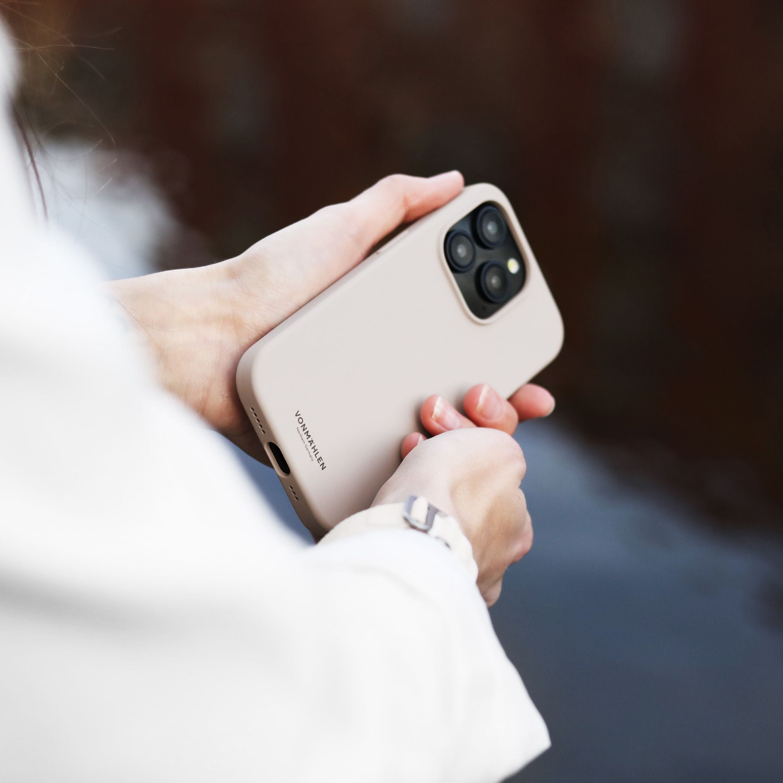 Soft Silicone Case – nachhaltige Silikonhülle mit Mikrofaser-Innenfutter und MagSafe für iPhone