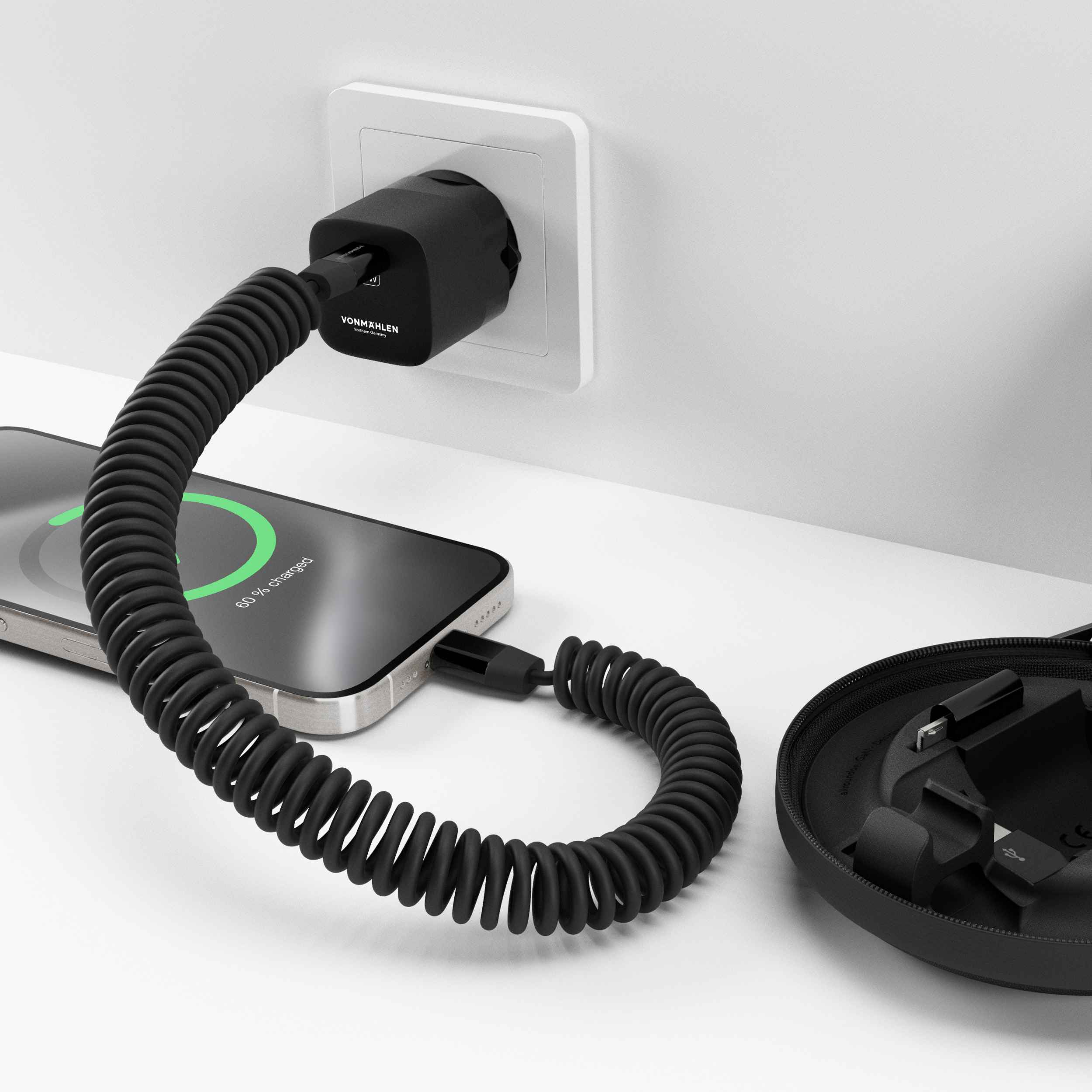allroundo® GaN – 30 W Schnellladegerät mit integriertem All-in-One Kabel im Travel Case