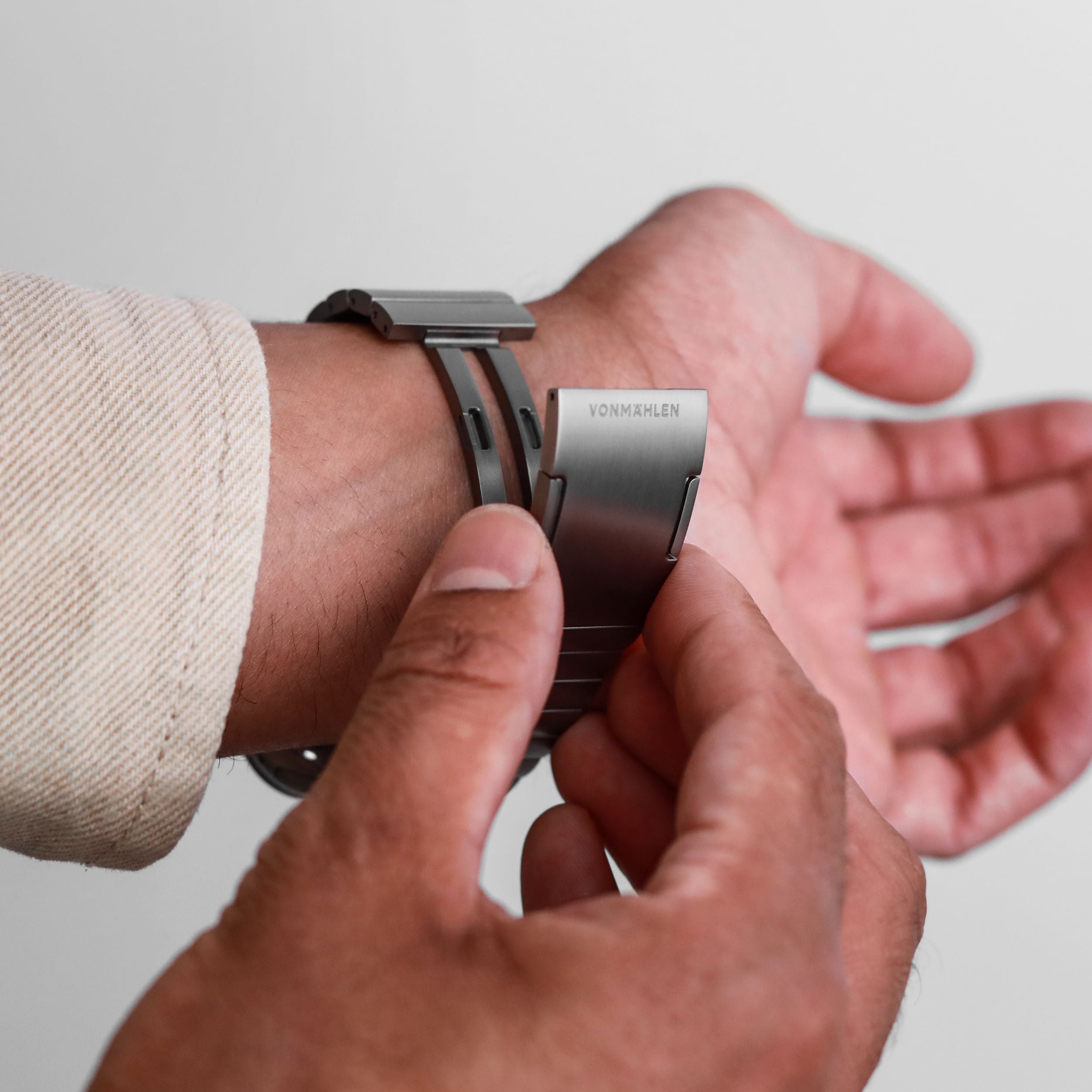 Link Bracelet Pro aus Titan – Integrierte Titan-Schließe für sicheren Halt im modernen Look