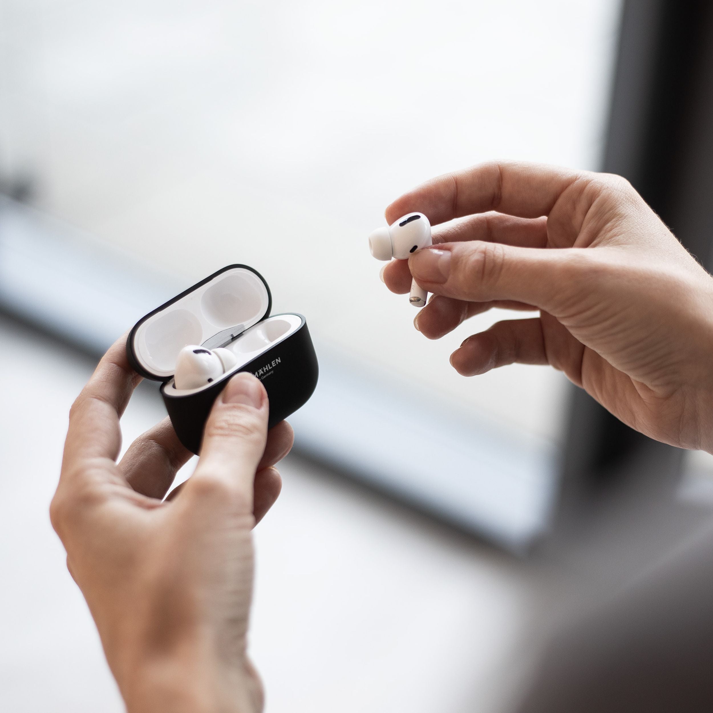 Thin Case – ultradünne AirPods-Schutzhülle aus recyceltem Material mit kabelloser Ladefunktion