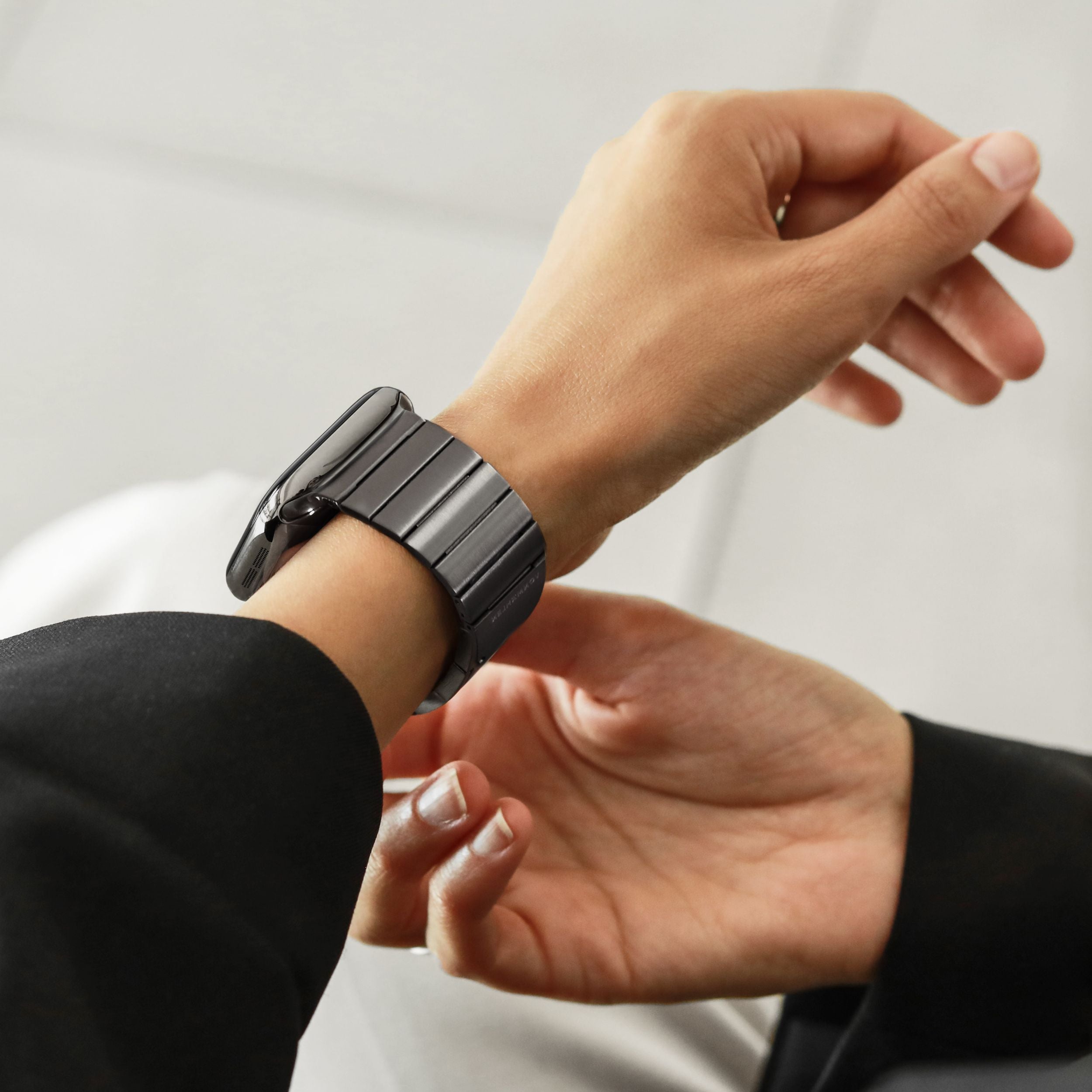 Link Bracelet Pro - Edelstahlarmband für Apple Watch