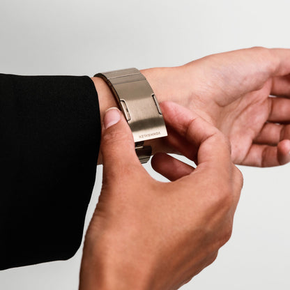 Link Bracelet Pro - Edelstahlarmband für Apple Watch